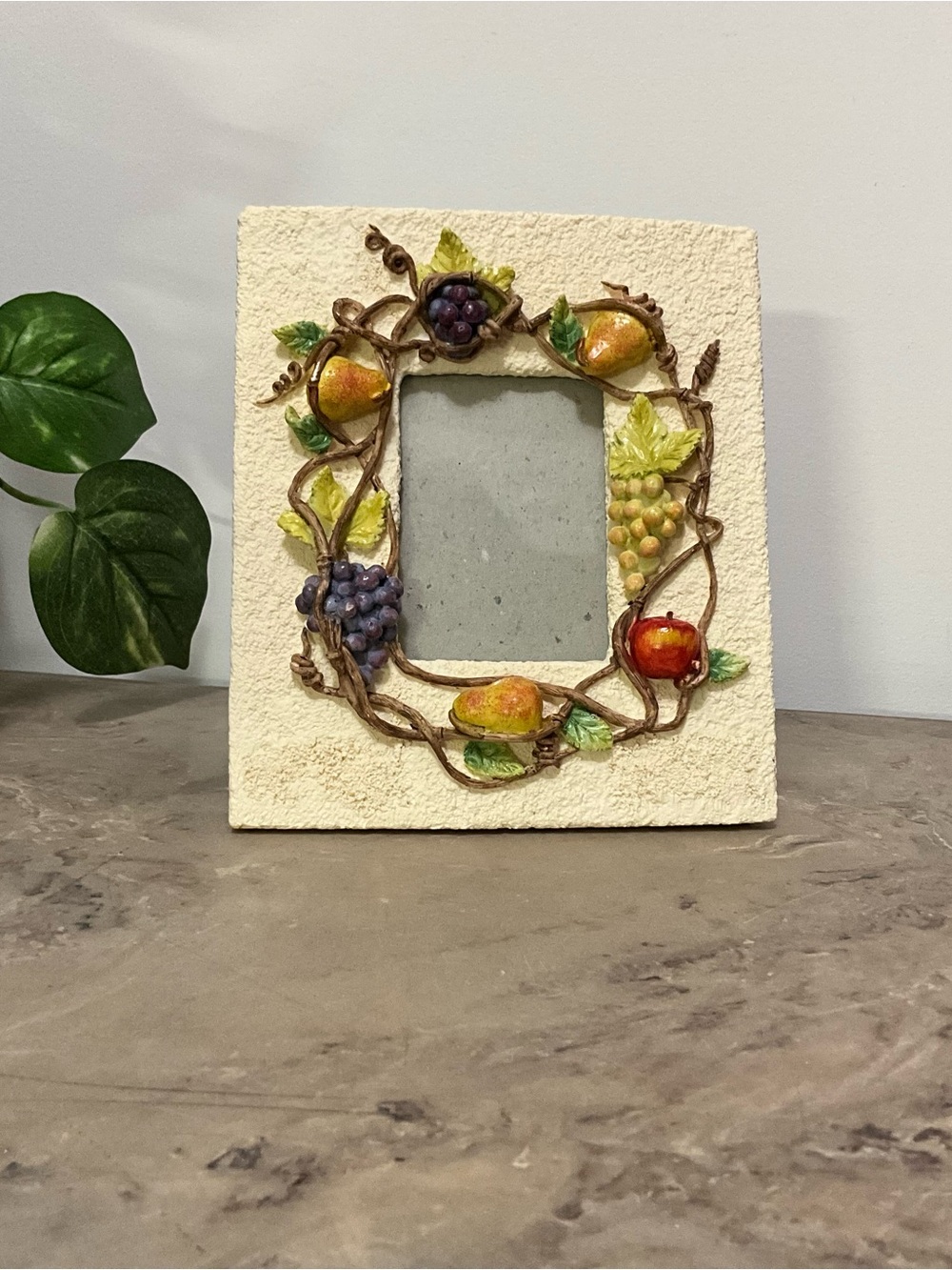 Decorative Resin Picture Frame Featuring Fruit and Grape Theme
